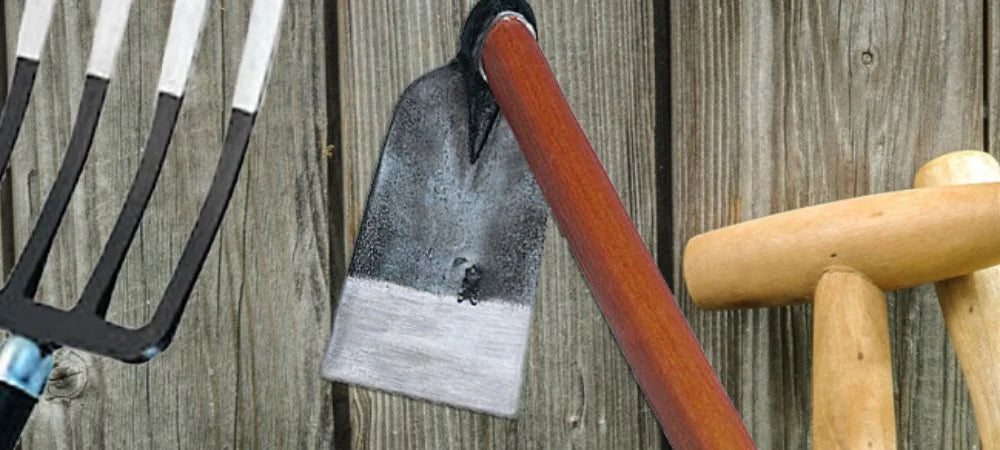 Profi Gartenwerkzeuge für die Bodenbearbeitung: Hacken, Spaten, Rechen, Sauzahn, Laubbesen, Spatengabeln