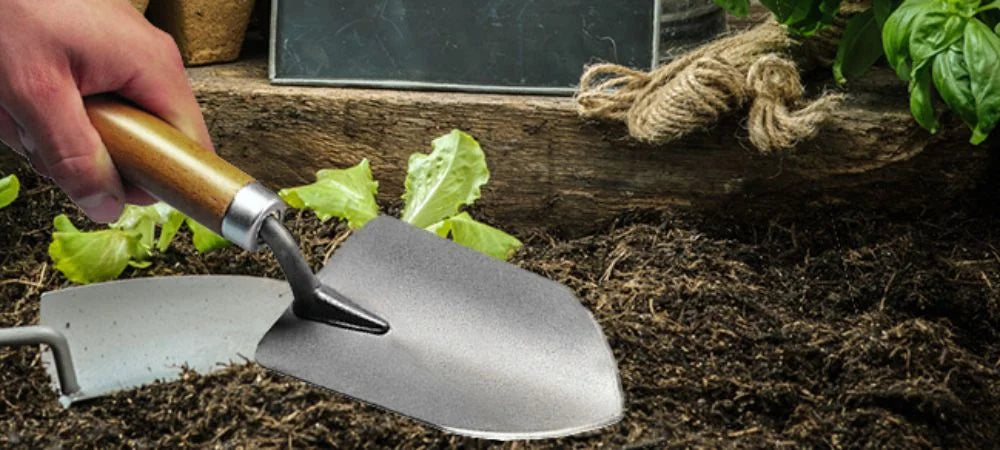 Kleine handliche Gartengeräte wie Pflanzkellen, Handsauzahn, Handgrubber, Sauzahn, Jätefaust, Pflanzgabeln jetzt bei bioga...