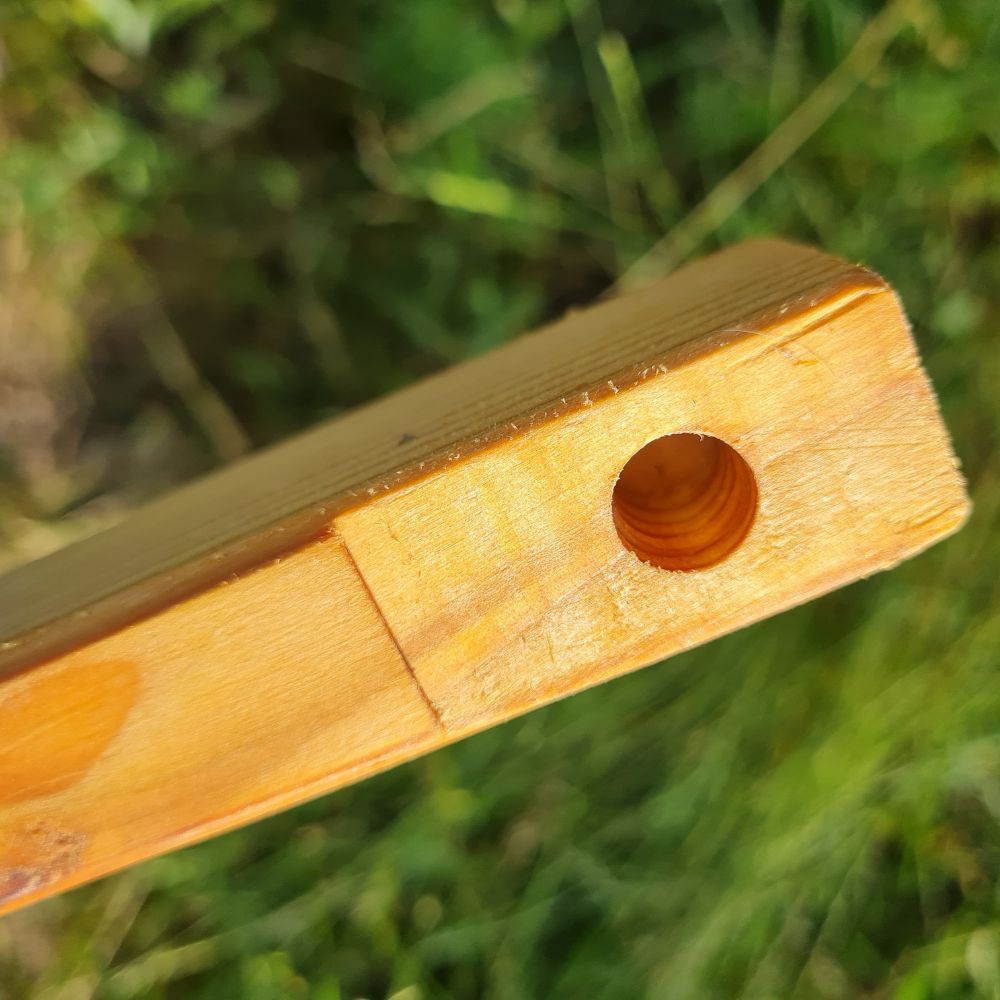 Gefräste und sauber geschliffene Enden der Holzlatten aus dem Selbstbauset Tomatenhaus – hochwertige Verarbeitung für stabile Konstruktion