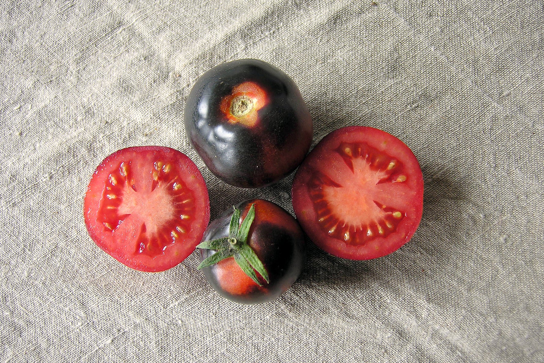 Salattomate Indigo Rose, schwarz