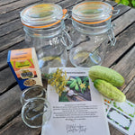 Ernte-Set „Gurkensommer“ mit 2 Drahtbügelgläsern, Glasgewicht, BIO Einlege-Gewürz, Anleitung und Etiketten zum Gurken einlegen und fermentieren.