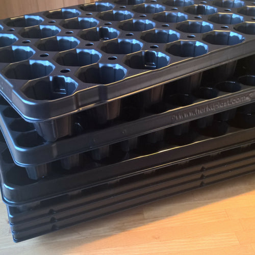 QuickPot™ Anzuchtplatten Set Dänenmaß mit 3 Platten und 3 Untersetzern – nachhaltige Anzuchtlösung aus Recyclingmaterial